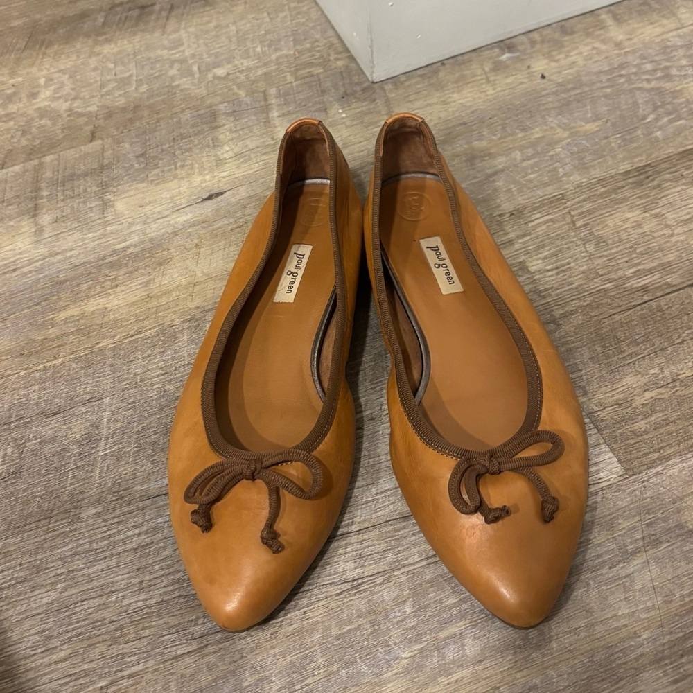 Paul green tan pointed toe ballet flats with bow
